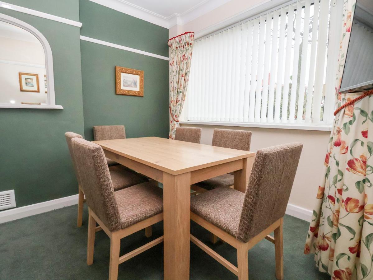 Villa The Hollies Prestatyn Esterno foto