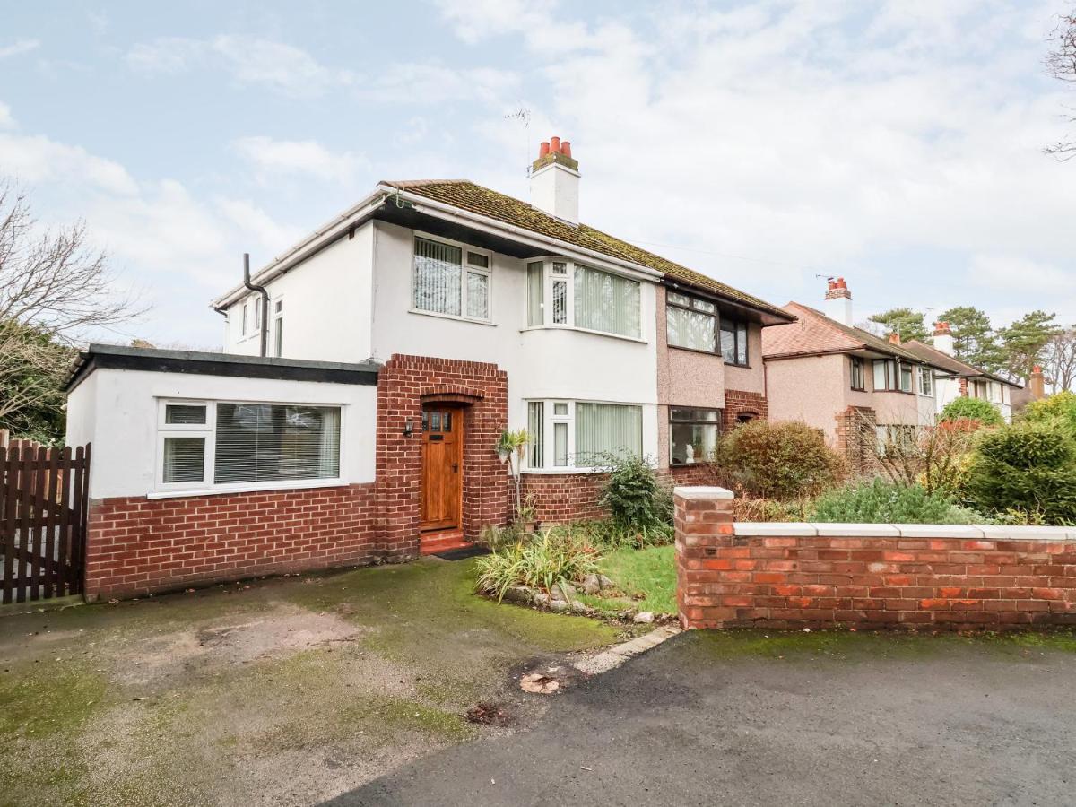 Villa The Hollies Prestatyn Esterno foto