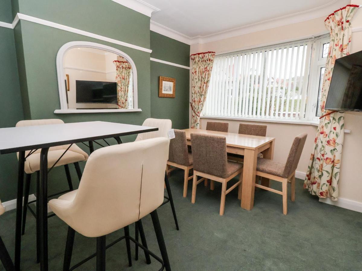Villa The Hollies Prestatyn Esterno foto